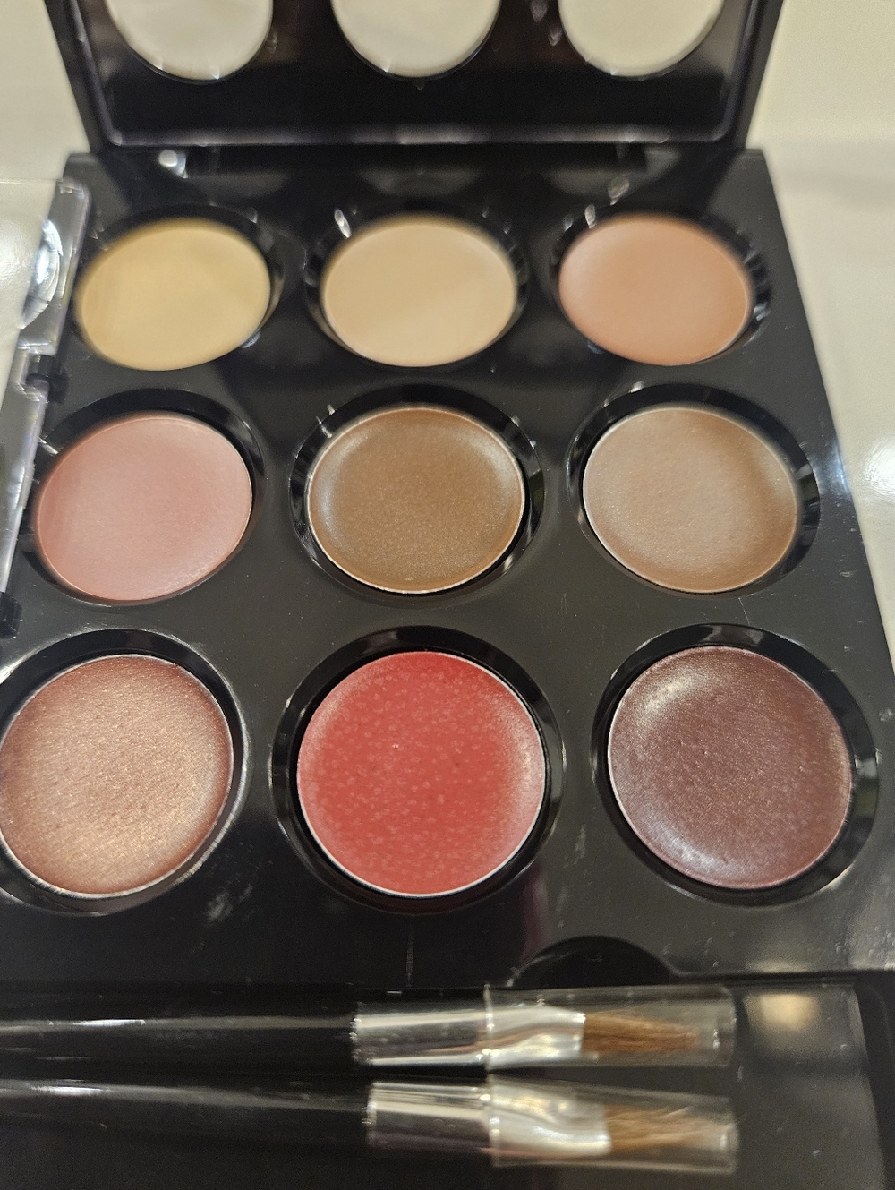 Cosmetics - Picture 3 of 3